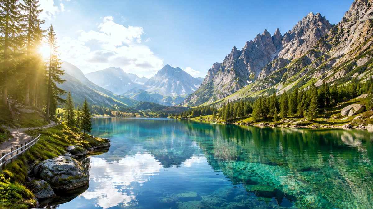 Reisebild mit Sonne, Meer, Natur und Kultur fuer Holiday Tipps